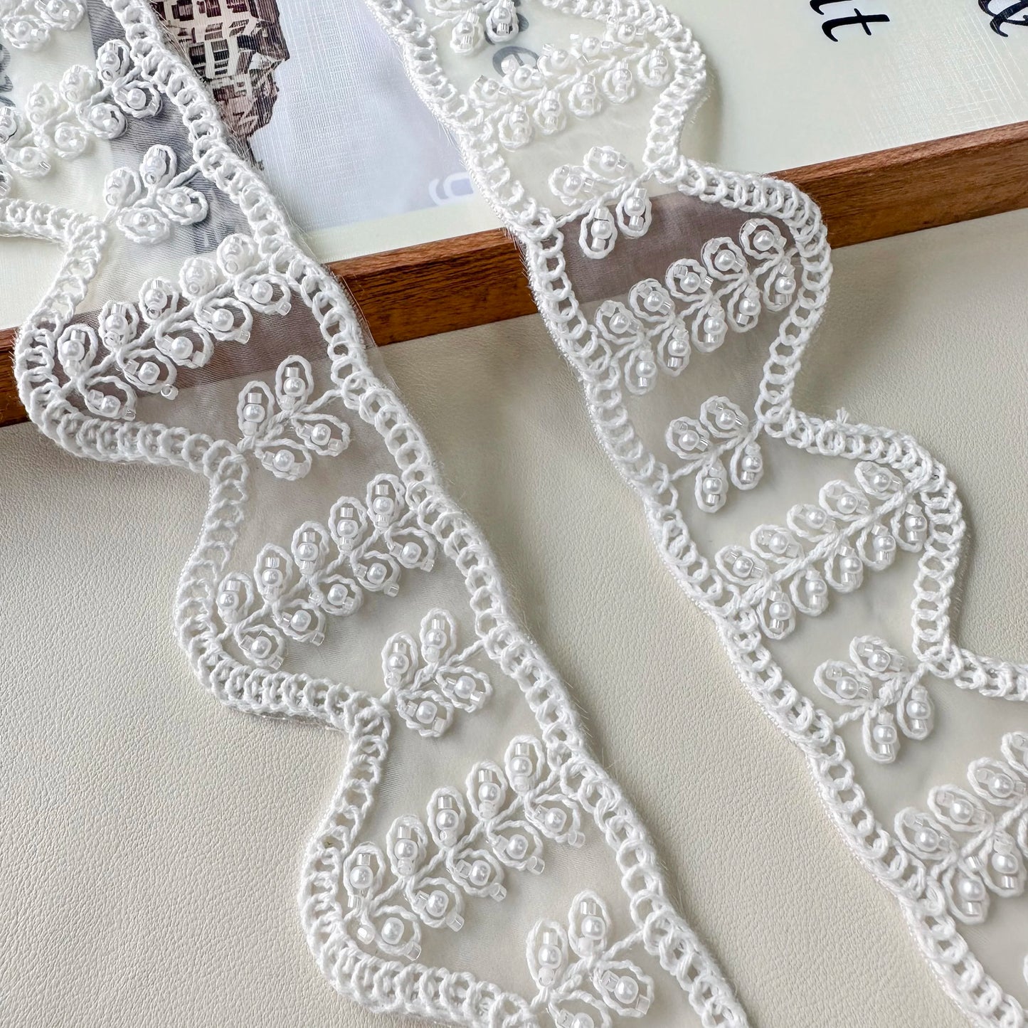 Махсус гипур 3Д гулли дантелли трим Кимёвий чегара дантелли қирқиш Гулли каштадўзлик дантелли трим Пает марваридли безакли дантелли безак