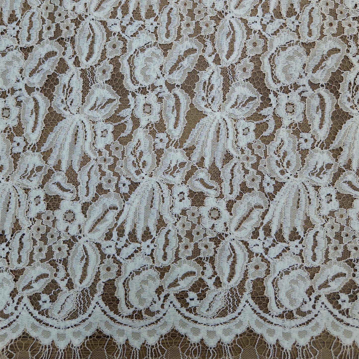 YY Юқори сифатли гулли пахта нейлон вискоза ҳашаматли кирпикли кашта тикилган шнурли гипур тўрли мато тўй ва аёллар кийими учун