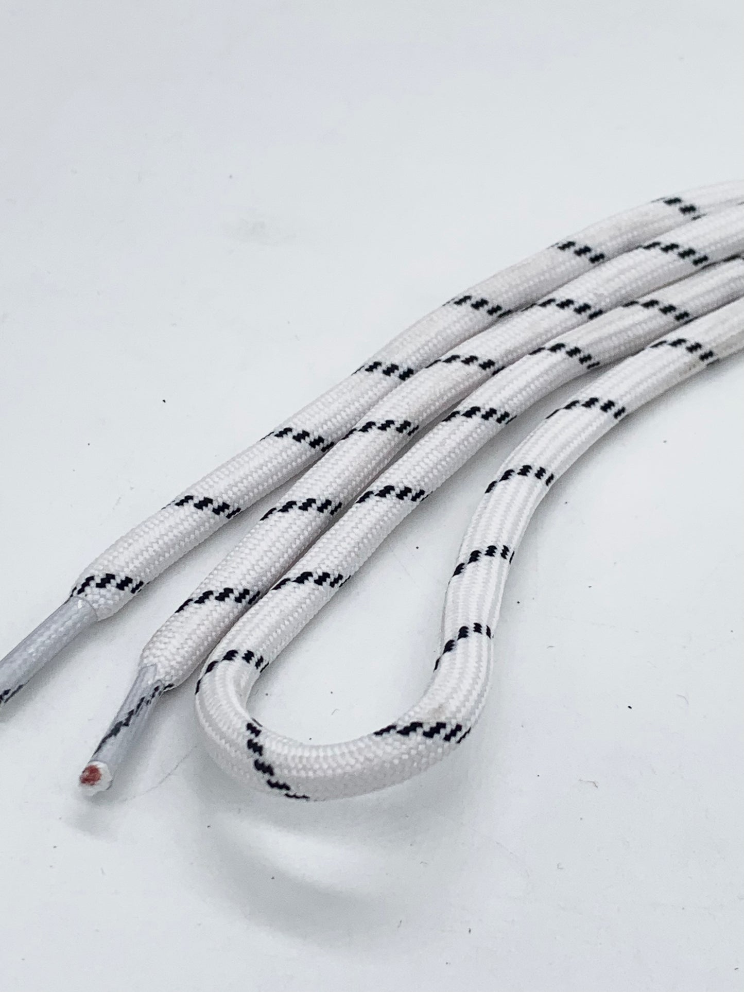 Модел: 40450 Ранги: оқ қора Узунлиги: 125 см