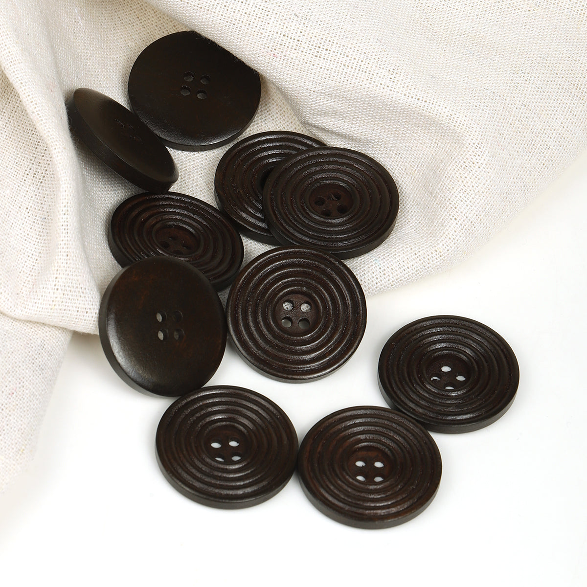 Қорақаҳваранг 4 қулиқли ёғоч тугмалар