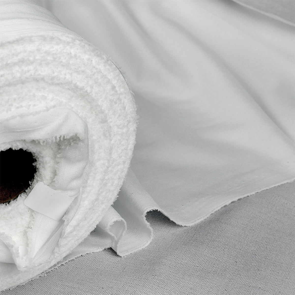 Дублёр KUBRO TEXTILE трикотажный, 50г/м², цвет белый, ширина 150см, рулон 100м.