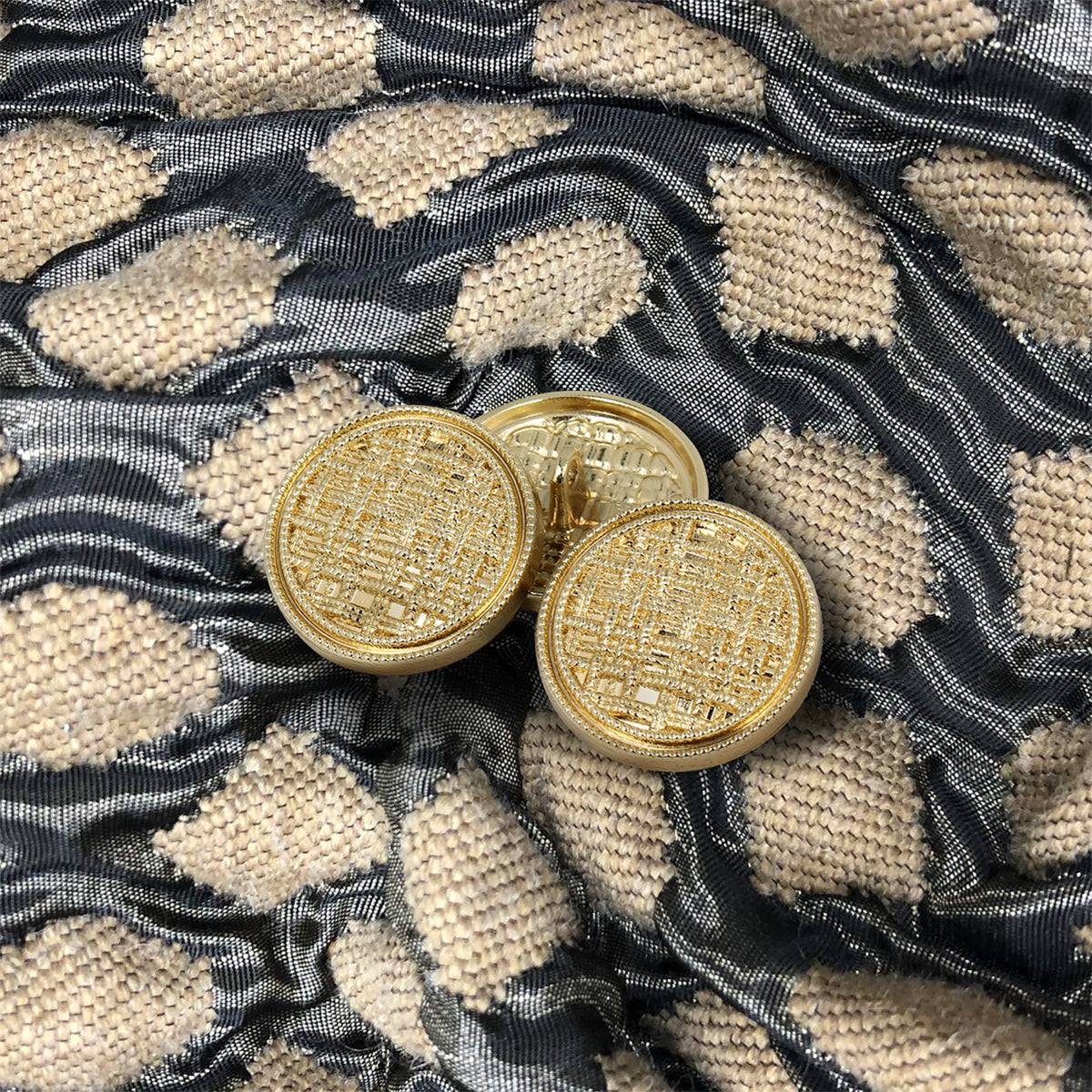 Олтин тусли оёқчали металл тугмалар