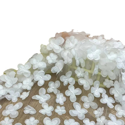 3D капалак нақшли кружев мата — лазер билан кесилган, тикима орқали безатилган зебо материал. Болалар кўйлаги ва байрам кийимлари учун мос