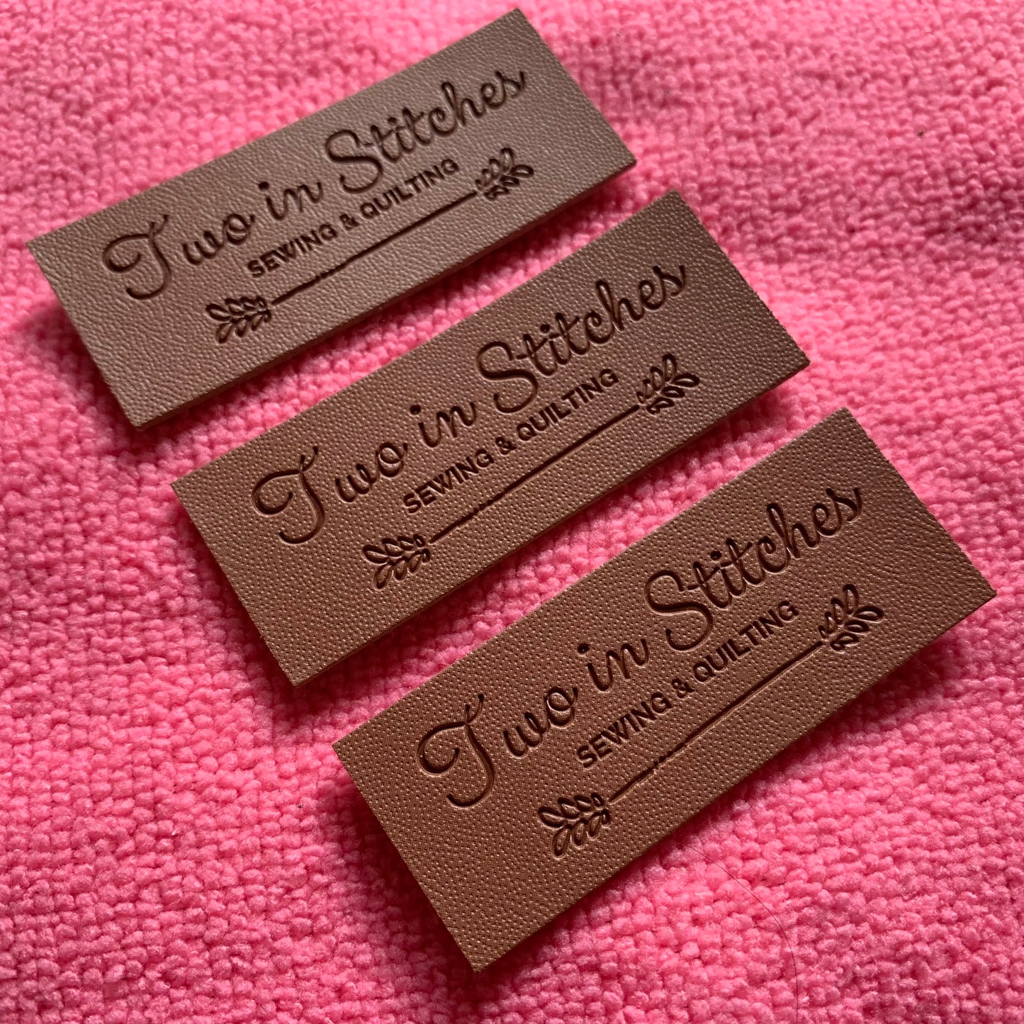 Қўлда ишланган синтетик ПУ сунъий тери патч, махсус жинси шимлар маркаси бўрттирма чарм ёрлиғи