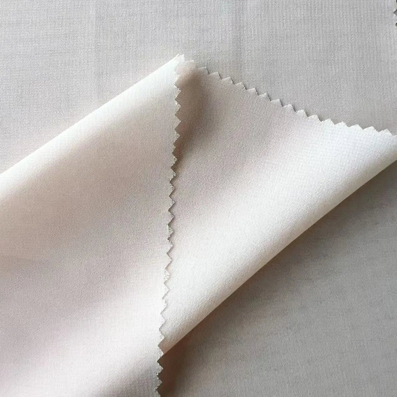 100Д шифонли тўқимачилик кийимлари 100% полестер тўқув матолари аёллар либослари учун астарли мато 8009