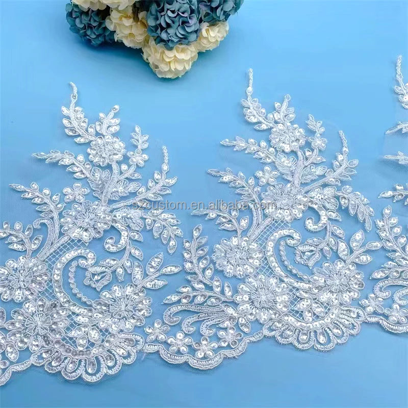 Юмшоқ гипур папатя гулли паетли либослар учун оқ рангдаги дантелли безак