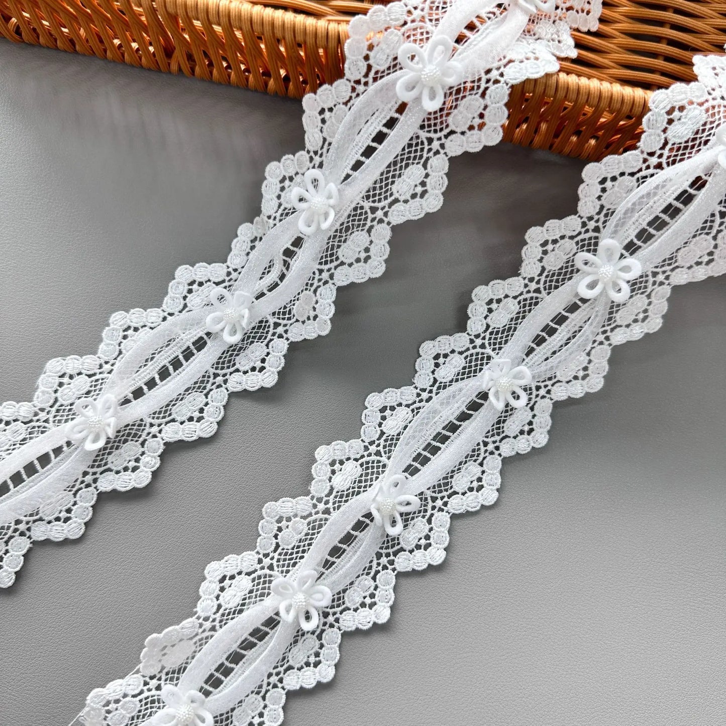 Махсус гипур 3Д гулли дантелли трим Кимёвий чегара дантелли қирқиш Гулли каштадўзлик дантелли трим Пает марваридли безакли дантелли безак