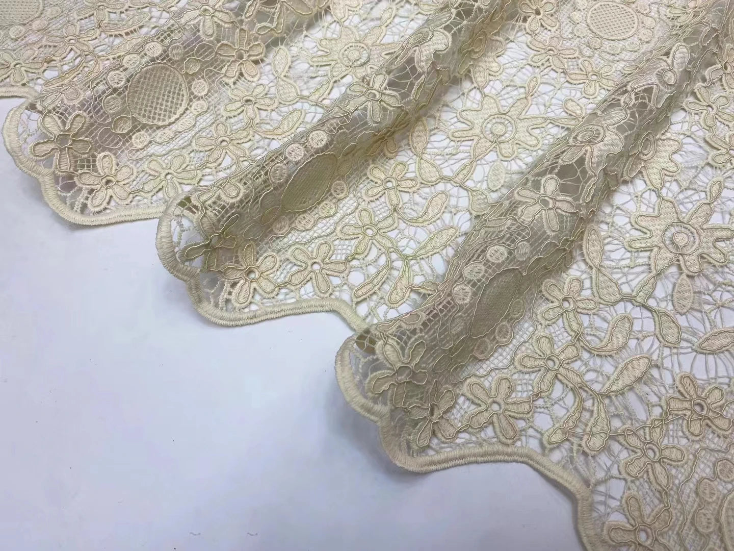 Либослар учун юқори сифатли гипур шнурли дантелли мато