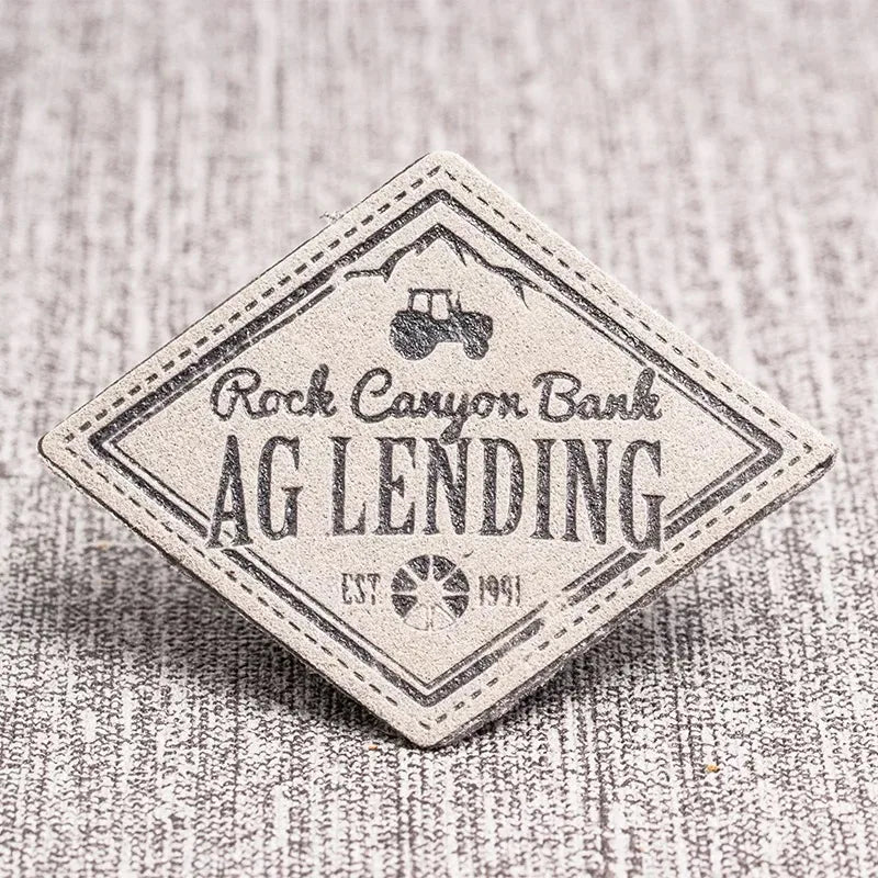 Махсус чарм патч улгуржи фабрикаси бўрттирма логотипи иссиқлик пресси жинси шимлар юк машинаси тери ёрлиқлари