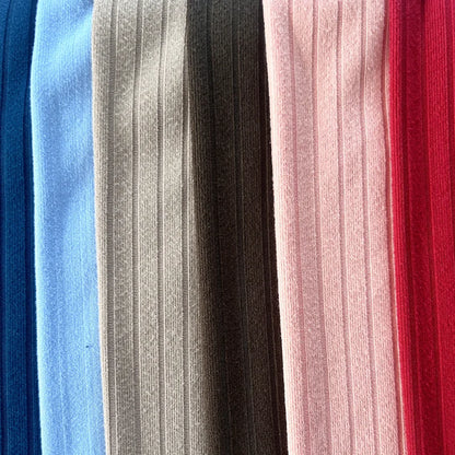 Янги дизайн — 93% полиэстер ва 7% спандексдан тўқилган 8×3 резинка трикотаж мати. Қизлар учун футболка, ички кийим, кўйлак, пижама ва тунги кийимлар тайёрлашга мос, чўзиладиган ва қулай материал