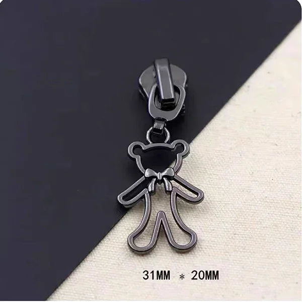 Ҳенгда фабрикаси мослаштирилган мултфилмли фермуарни тортиб олиш боши аксессуарлари Кийим учун металл слайдер Юқори сифатли қотишма фермуар мослаштирилган