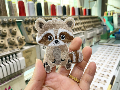 Кийим-кечак қалпоқ ва шляпа учун ёқимли ҳайвонлар каштадўзлик ямоғига тикилган махсус дазмол