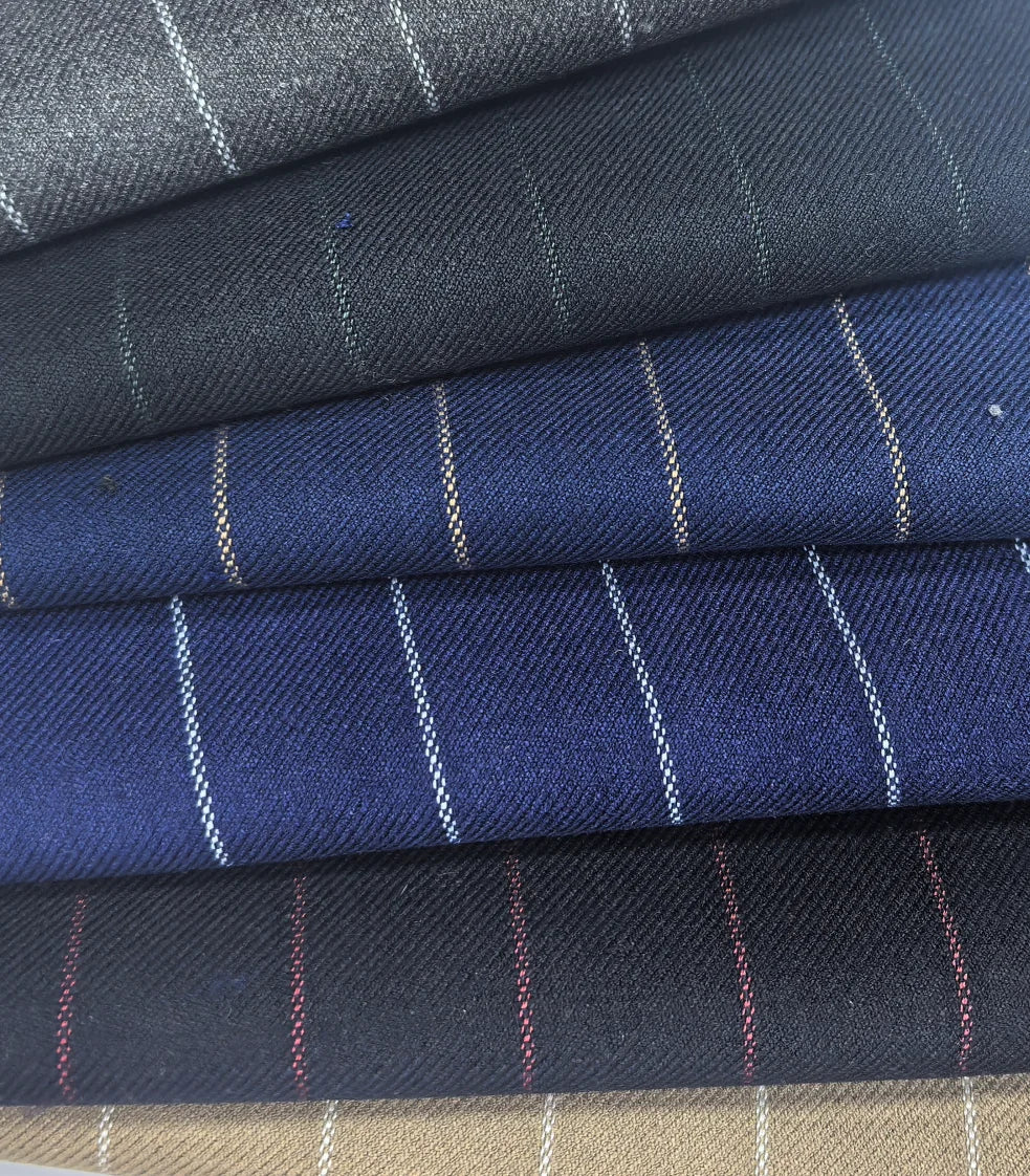 Юқори сифатли TR аралашма — ворстед меринос жуни ва полиэстердан тўқилган полосали мата. Эркаклар костюм ва пиджаклари учун