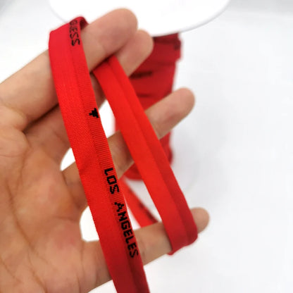 ВЗ006 Ишлаб чиқарувчи етказиб берувчи жаккард қувур тасмаси қора логотипли тўқилган қизил бренд кийими учун юқори сифатли тўқув