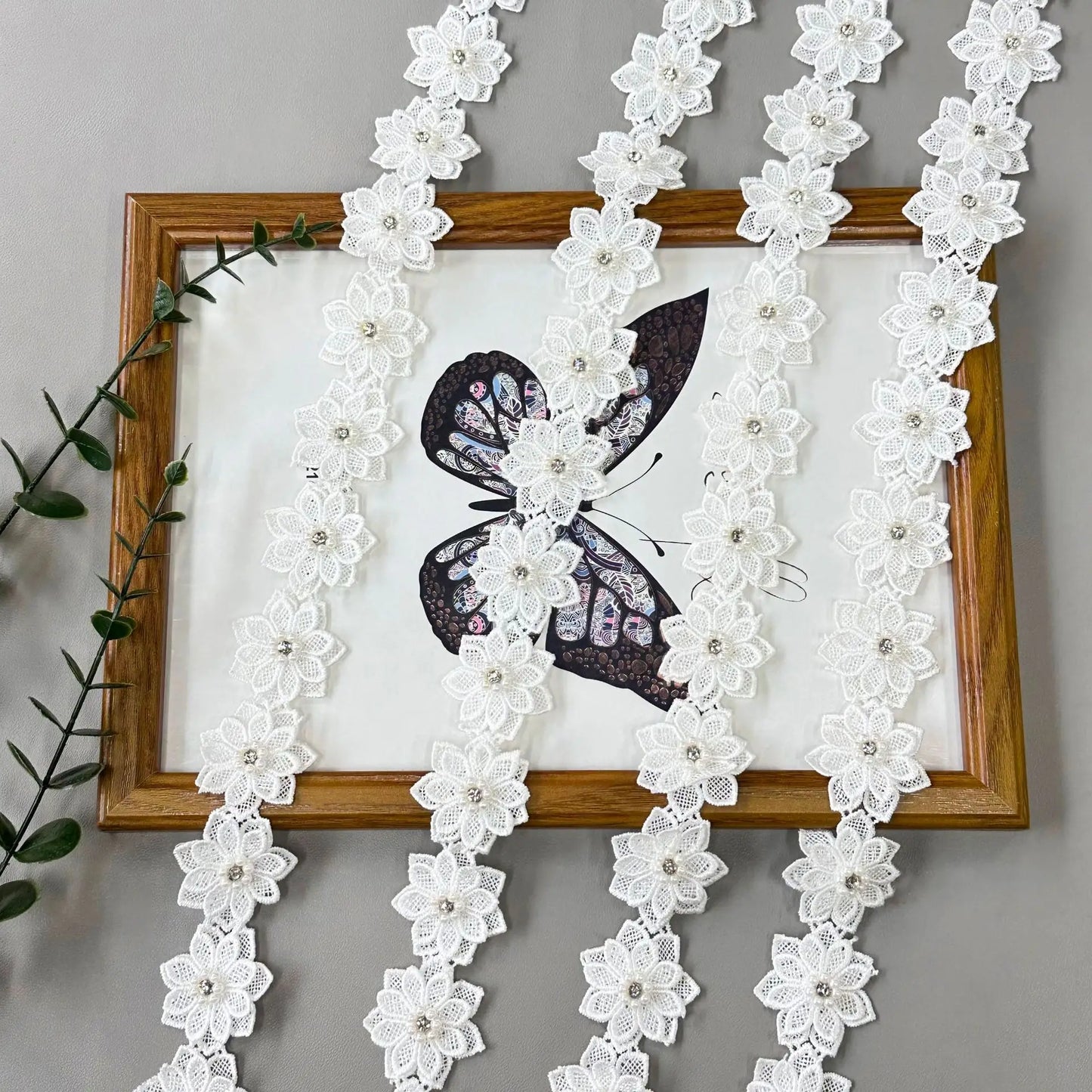 Махсус гипур 3Д гулли дантелли трим Кимёвий чегара дантелли қирқиш Гулли каштадўзлик дантелли трим Пает марваридли безакли дантелли безак