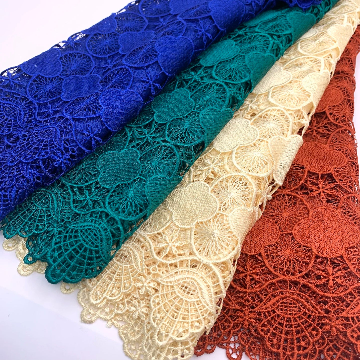 Юқори сифатли махсус рангли сувда эрувчан Дентелле қуруқ дантелли Африка гипуре тўй тўрли мато