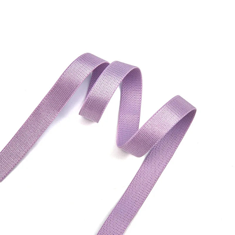 Ички кийим учун мўлжалланган эластик лента — кийим аксессуари сифатида ишлатилади. Лифчик бандлари учун жумшоқ эластик тasma, ялтироқ эластик лента рулони