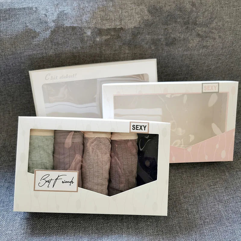 Кастом тайёрланган, нафис, қайта ишланган материалдан ясалган 4–5 дона ич кийим  жойлашадиган қадоқ қути.