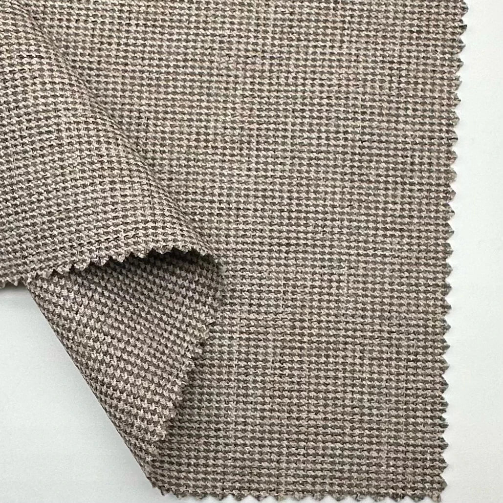 Завод ишлаб чиқариши — 300D катионлик («cationic») полиэстердан тайёрланган, жунга ўхшаш «хундстоут» (thousand bird / houndstooth) нақшли костюм матоси. Профессионал костюм ва формалар учун мос, юқори сифатли полиэстер мата