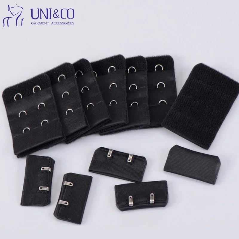 Ички кийим аксессуари — орқа томони юмшоқ қилиб ишланган ички кийим учун илгак ва қулф (hook and eye) тўплами. Полиэстердан тайёрланган ланжери учун махсус қотиргич лентаси