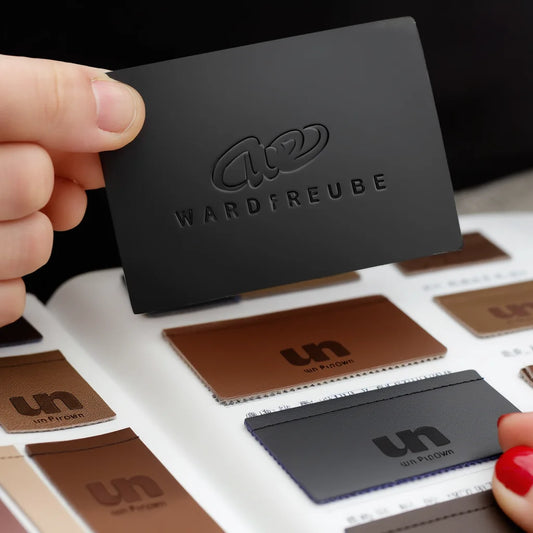 ПУ кийим чарм жинси шимлар ёрлиғи ёрлиғи бўрттирма тери ёрлиғи ёрлиғи Махсус логотипли кичик чарм ямоқ варақлари