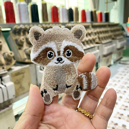 Кийим-кечак қалпоқ ва шляпа учун ёқимли ҳайвонлар каштадўзлик ямоғига тикилган махсус дазмол