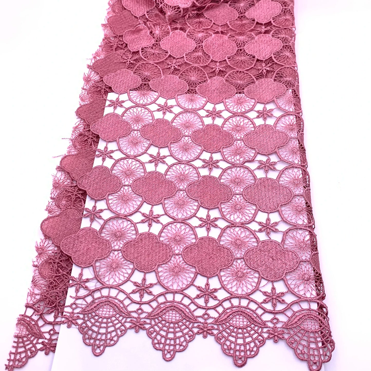 Юқори сифатли махсус рангли сувда эрувчан Дентелле қуруқ дантелли Африка гипуре тўй тўрли мато