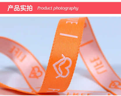 Уй тўқимачилик камарлари учун жаккардли эластик тўқув лентаси Полестер / пахта босилган логотипли рулон