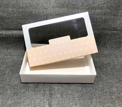 Кастом тайёрланган, нафис, қайта ишланган материалдан ясалган 4–5 дона ич кийим  жойлашадиган қадоқ қути.