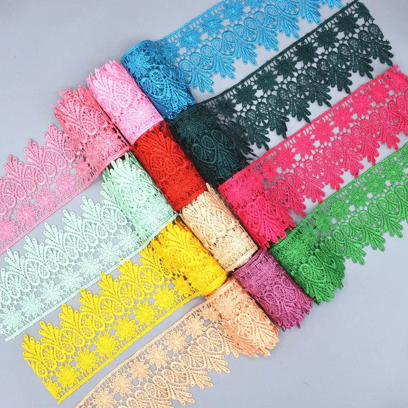 Гулли гипур тўрли тасмаси Кўп рангли сувда эрувчан полестер Экологик тоза тикув дантелли