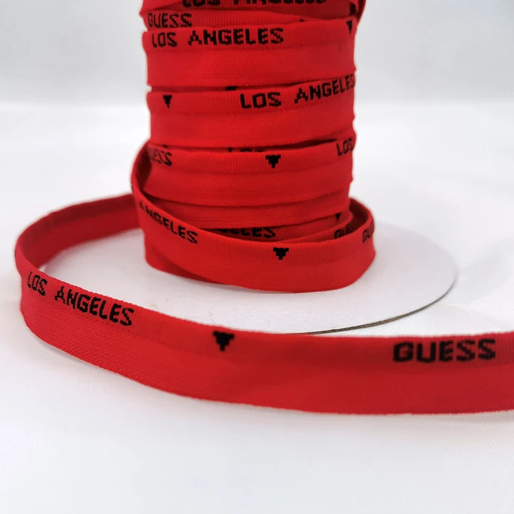 ВЗ006 Ишлаб чиқарувчи етказиб берувчи жаккард қувур тасмаси қора логотипли тўқилган қизил бренд кийими учун юқори сифатли тўқув