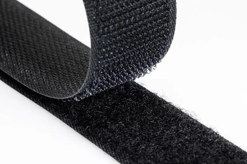 Кенг сотилаётган 100% нейлондан тайёрланган кийим аксессуари — ўта юмшоқ, кастом лого қўйиладиган рангли велкро (илишма) лентаси