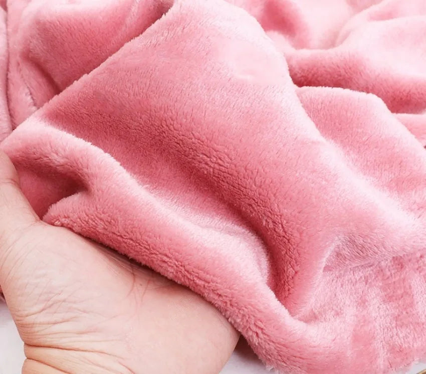 Махсус дизайндаги текис рангли 100 та полестер чўткаси бўлган супер юмшоқ минкй фланел бахмал матоси