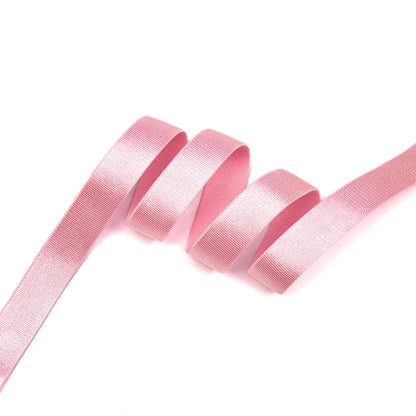 Ички кийим учун мўлжалланган эластик лента — кийим аксессуари сифатида ишлатилади. Лифчик бандлари учун жумшоқ эластик тasma, ялтироқ эластик лента рулони