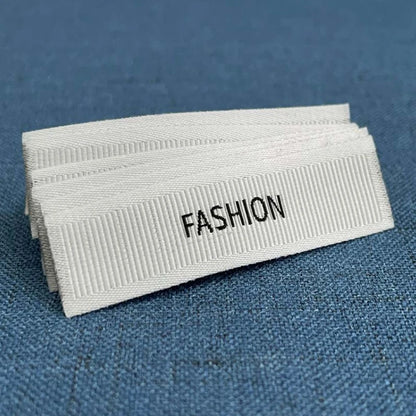 Ўз-ўзидан ёпиштирувчи  тўқув ёрлиқлари логотиплари Кийим учун босилган ёрлиқлар Пахта мослаштирилган кийим ёрлиқлари