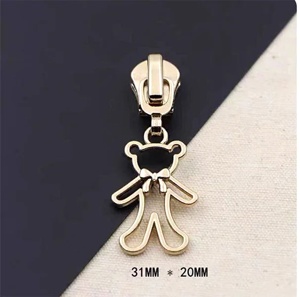 Ҳенгда фабрикаси мослаштирилган мултфилмли фермуарни тортиб олиш боши аксессуарлари Кийим учун металл слайдер Юқори сифатли қотишма фермуар мослаштирилган