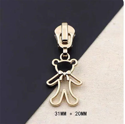 Ҳенгда фабрикаси мослаштирилган мултфилмли фермуарни тортиб олиш боши аксессуарлари Кийим учун металл слайдер Юқори сифатли қотишма фермуар мослаштирилган