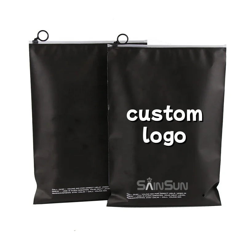 Кастом шаффоф пластик кийим-бош учун зиплок пакет — мат сиртли зипперли қопча, лого қўйиш имконияти билан