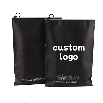 Кастом шаффоф пластик кийим-бош учун зиплок пакет — мат сиртли зипперли қопча, лого қўйиш имконияти билан