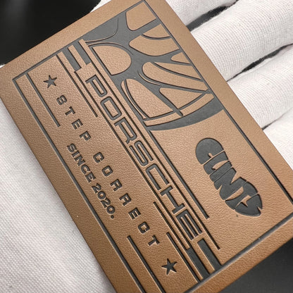 Махсус юқори сифатли пу тери патч бўрттирма чарм кийим ёрлиғи Кийим жинси шляпа учун тери босилган ямоқ