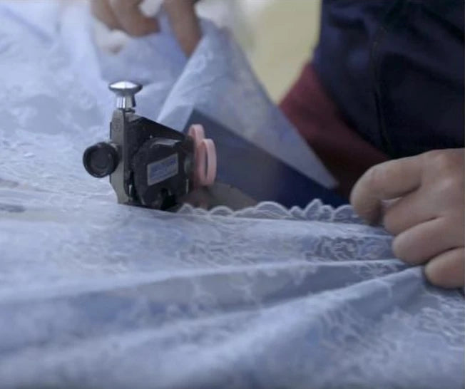 Премиум швейтсариялик вуал мато, франтсуз гипурли дантелли