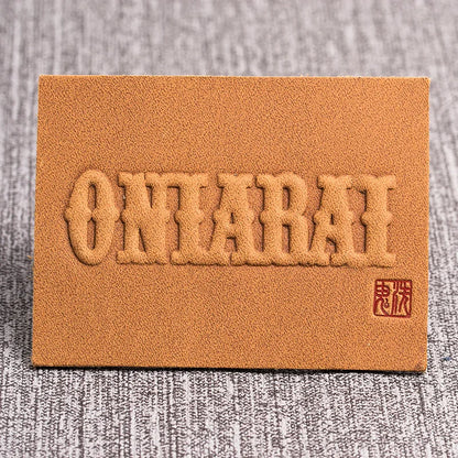 Юқори сифатли махсус логотип кабартмалı ПУ ёрлиғи ямоқлари ёрлиғи Тери ямоқ кийим аксессуарлари Жинси шимлар учун тери ёрлиғи