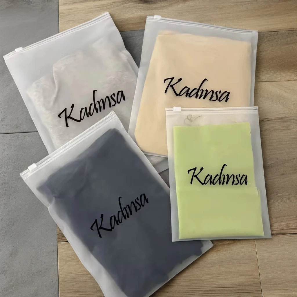 Бренд логоси қўйилган, қайта ишлатиладиган зиплок пакет — кийим-бошни қадоқлаш учун мўлжалланган мат сиртли пластик пакет