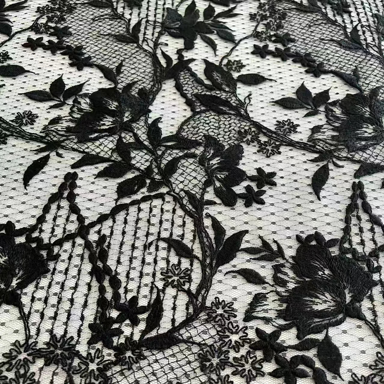 Иссиқ сотиладиган маҳсулот Оғир саноат сувда эрувчан дантелли ҳашаматли Швейтсария гипюри