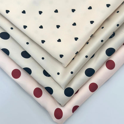 YY кам миқдордаги (MOQ) буюртмалар учун мос, индивидуал дизайнли, горошок (polka dot) нақшли 100% полиэстер мато — аёллар кийими ва кўйлак тикиш учун рақамли принтли (digital printing) сатин мато