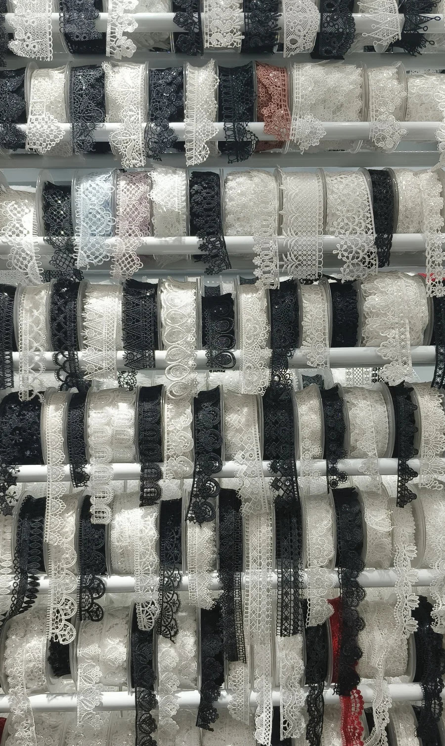 Қора дантелли трим Фабрика гипур нақшли кимёвий дантел чегараси Стол чойшаблари учун