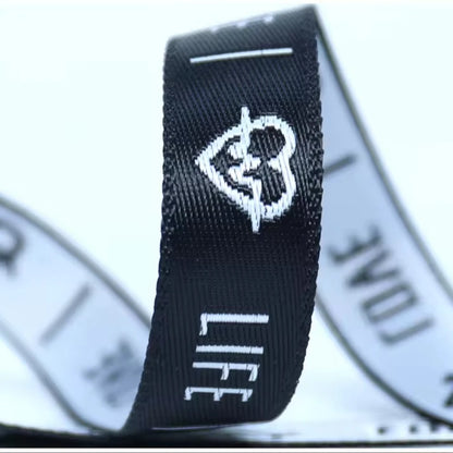 Уй тўқимачилик камарлари учун жаккардли эластик тўқув лентаси Полестер / пахта босилган логотипли рулон