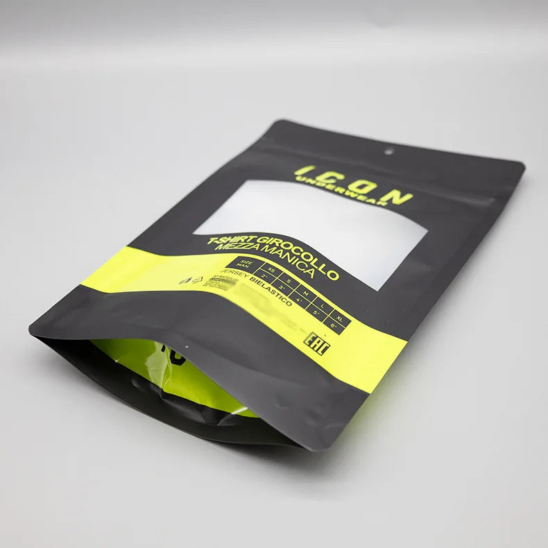 қайта ишланадиган зипперли ойначали пакет —  кийим-бош саноати учун мўлжалланган қадоқлаш қопчаси.