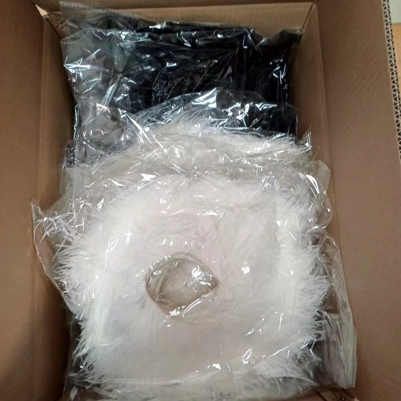 Юқори сифатли туяқуш патларининг четларини шнурда қирқиш Тикув патлари учун тўрли матоларни кўйлаклар учун юбка аксессуарлари ҳунармандчилиги