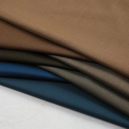 Вискоза ва полиэстер аралашмасидан тикилган юқори сифатли иш кийимлари матоси — нафас оладиган, чидамли ва узоқ хизмат қилади